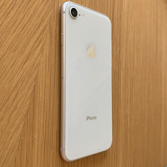 APPLE IPHONE 8 Unlocked 64 GB Smartphone - Picture 4 of 10